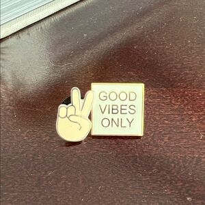 Madewell Set of 2 Enamel Pins